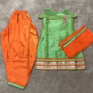 Girls dress ( India Size 22)